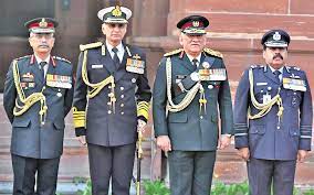 पूर्व CDS जनरल बिपीन रावत तीनों सेना प्रमुखों के साथ